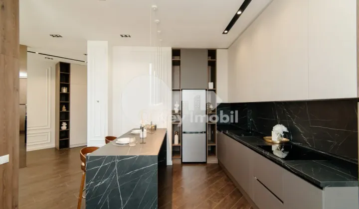 Penthouse, Centru, MELESTIU