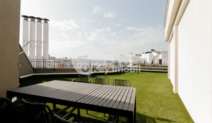 Penthouse, Centru, MELESTIU