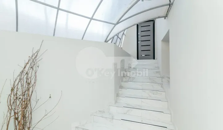 Oficiu, Centru, PETRU MOVILĂ