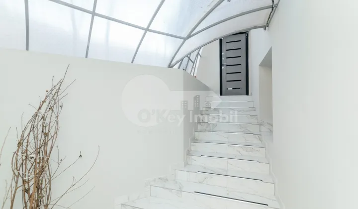 Oficiu, Centru, PETRU MOVILĂ