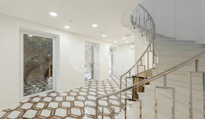 Комм. помещение, Центр, БУЛГАРЭ