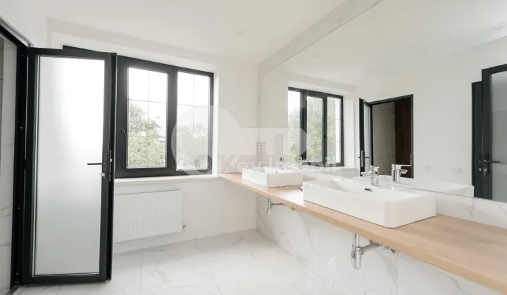 Комм. помещение, Центр, БУЛГАРЭ