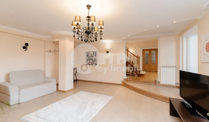 Casă, Buiucani, PRIMĂVERII