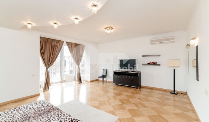 Casă, Buiucani, PRIMĂVERII