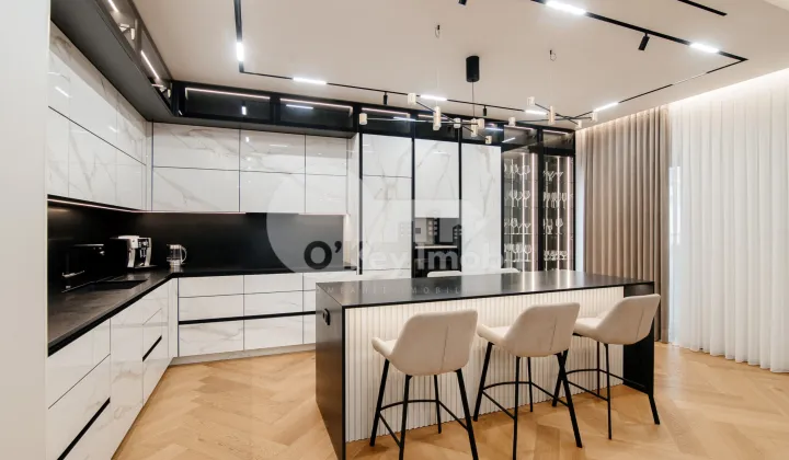 Penthouse, Centru, BUJORILOR