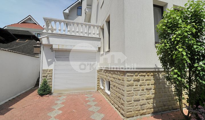 Casă - str-la Mihai Eminescu - Botanica