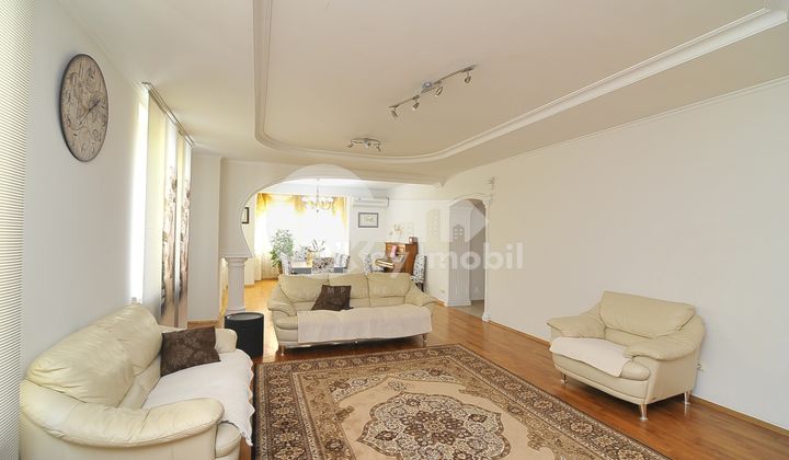 Casă - str-la Mihai Eminescu - Botanica