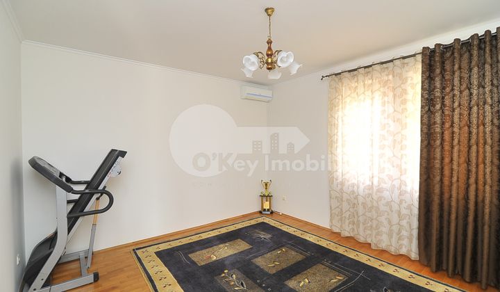 Casă - str-la Mihai Eminescu - Botanica