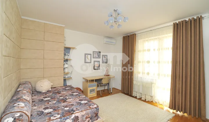 Casă - str-la Mihai Eminescu - Botanica