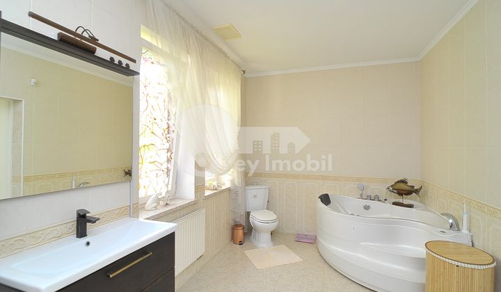 Casă - str-la Mihai Eminescu - Botanica