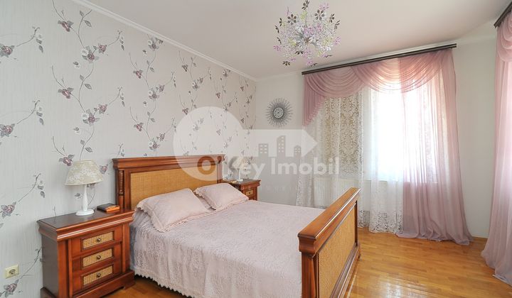 Casă - str-la Mihai Eminescu - Botanica