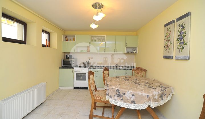 Casă - str-la Mihai Eminescu - Botanica