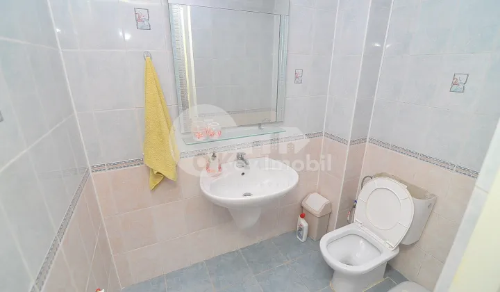 Casă - str-la Mihai Eminescu - Botanica