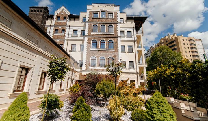 Офис, Центр, Б. П. ХАЖДЕУ