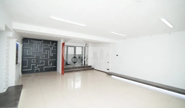 Комм. помещение, Центр, КОЛУМНА