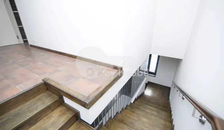 Комм. помещение, Центр, КОЛУМНА