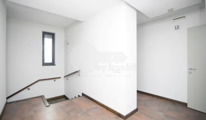 Комм. помещение, Центр, КОЛУМНА