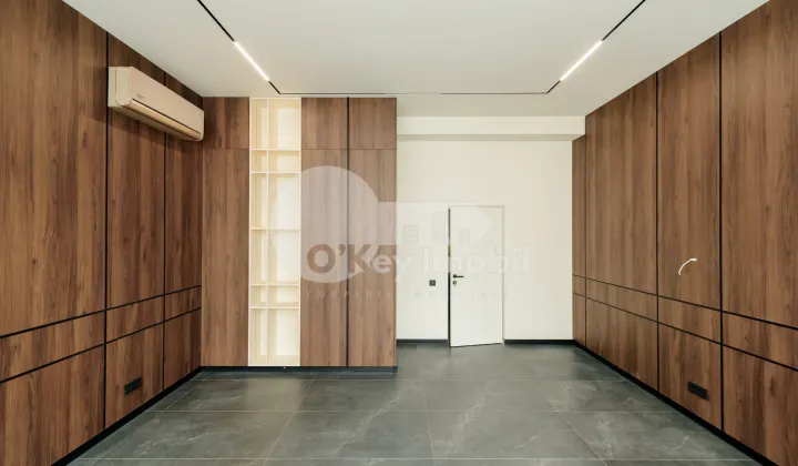 Oficiu, Buiucani, GHENADIE IABLOCIKIN