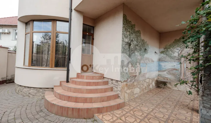 Дом, Ботаника, ПЛАЮЛУЙ