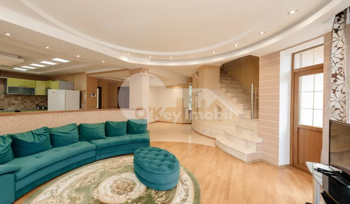 Дом, Ботаника, ПЛАЮЛУЙ