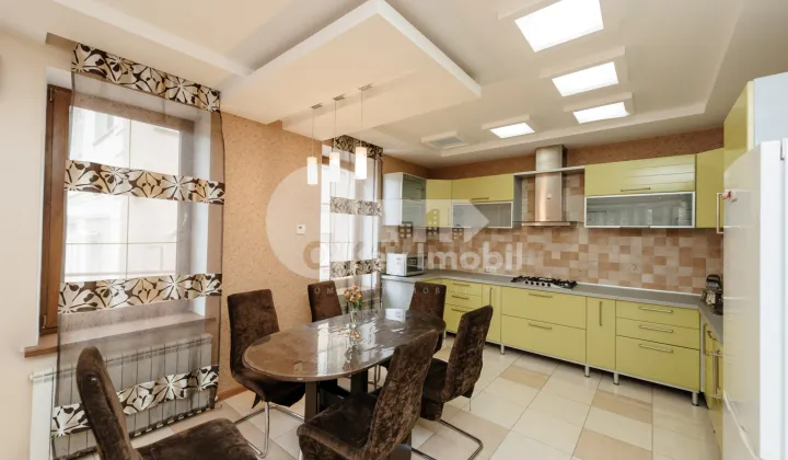 Дом, Ботаника, ПЛАЮЛУЙ