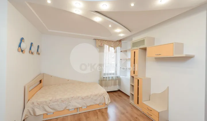 Дом, Ботаника, ПЛАЮЛУЙ