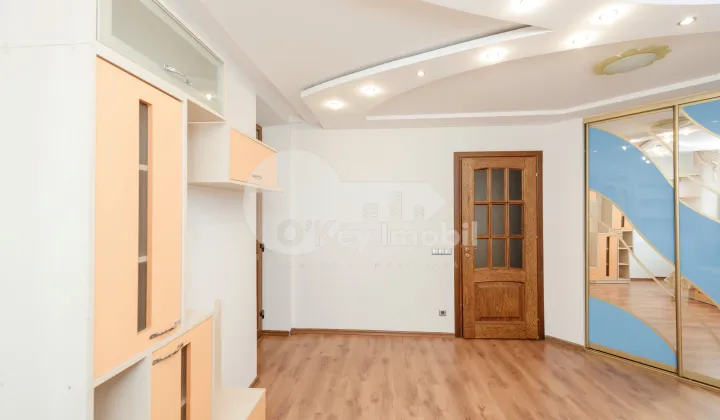 Дом, Ботаника, ПЛАЮЛУЙ