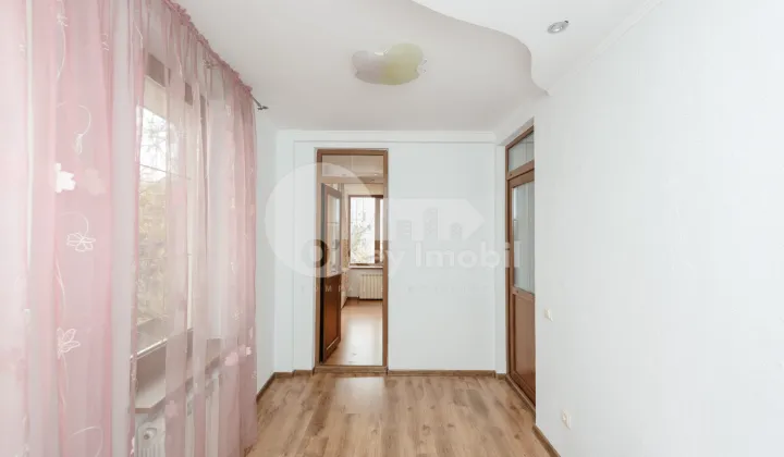 Дом, Ботаника, ПЛАЮЛУЙ