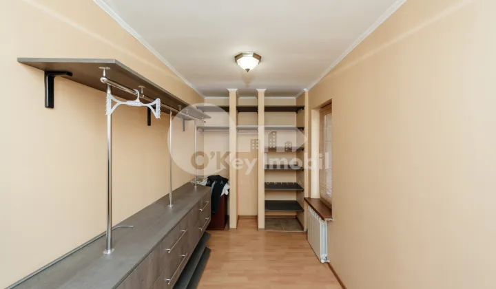 Дом, Ботаника, ПЛАЮЛУЙ