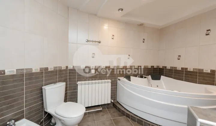 Дом, Ботаника, ПЛАЮЛУЙ