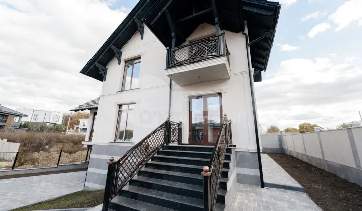 Дом, ПОЯНА ДОМНЯСКЭ