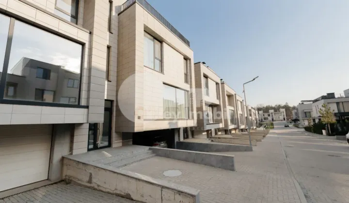 Townhouse, Botanica, PĂȘUNILOR