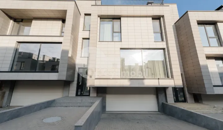 Townhouse, Botanica, PĂȘUNILOR