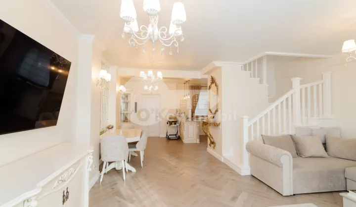 Townhouse, Centru, MELESTIU