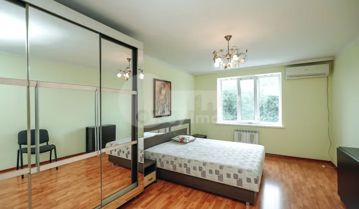 Apartament, Centru, TOMA CIORBĂ