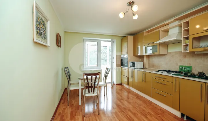 Apartament, Centru, TOMA CIORBĂ