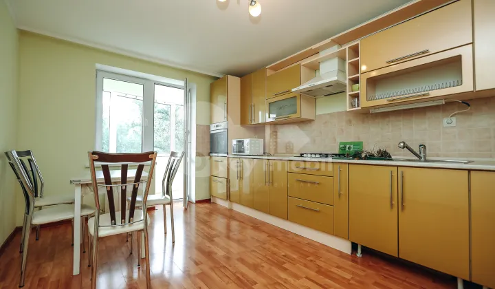 Apartament, Centru, TOMA CIORBĂ