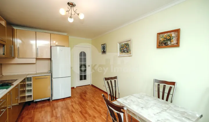 Apartament, Centru, TOMA CIORBĂ