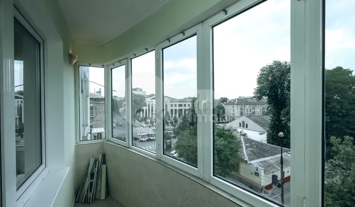 Apartament, Centru, TOMA CIORBĂ