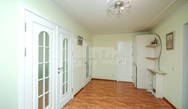 Apartament, Centru, TOMA CIORBĂ