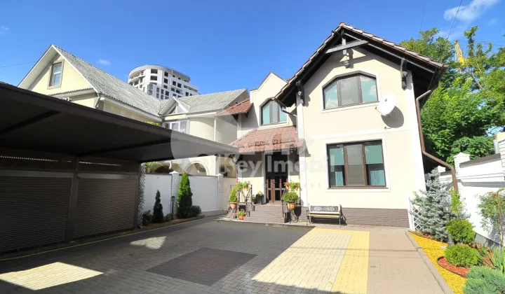 Casă, Centru, MOARA ROȘIE