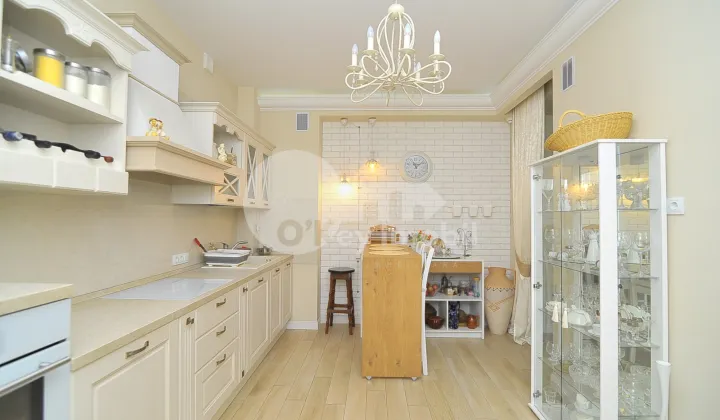 Casă, Centru, MOARA ROȘIE