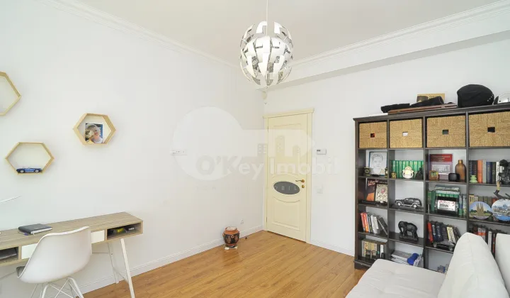 Casă, Centru, MOARA ROȘIE