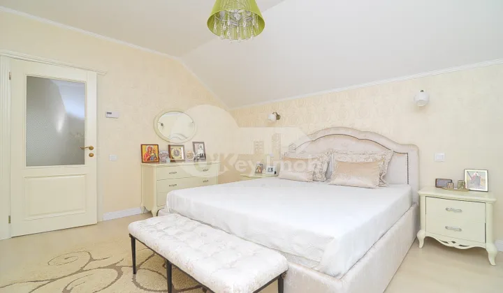 Casă, Centru, MOARA ROȘIE