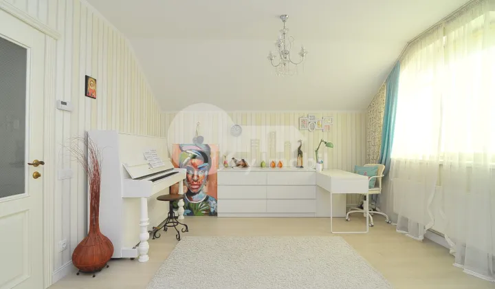 Casă, Centru, MOARA ROȘIE