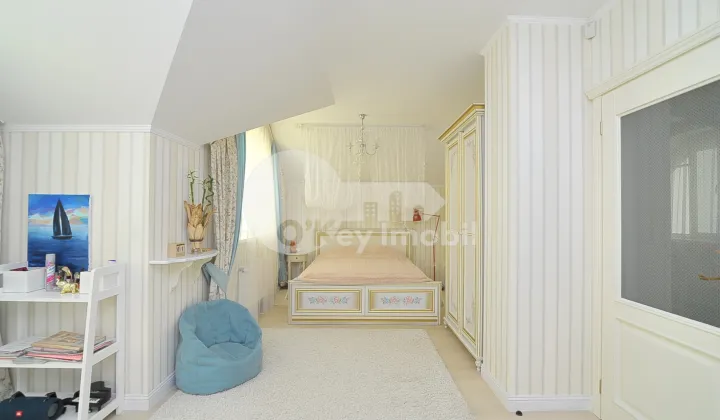 Casă, Centru, MOARA ROȘIE