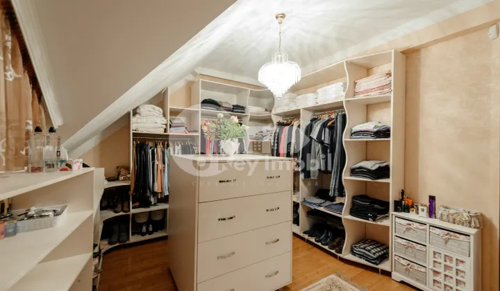 Дом, Буюканы, ИОН ЛУКА КАРАДЖИАЛЕ