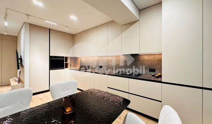 Пентхаус, Чеканы, МИЛЕСКУ СПЭТАРУ