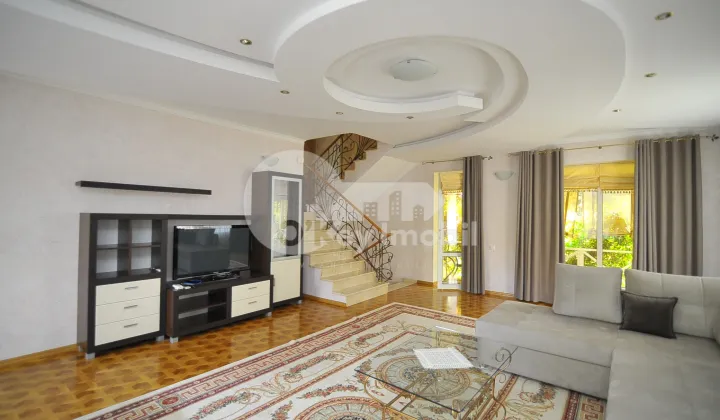 Casă, Centru, MOARA ROȘIE