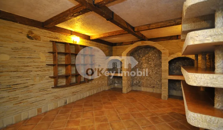 Casă, Centru, MOARA ROȘIE